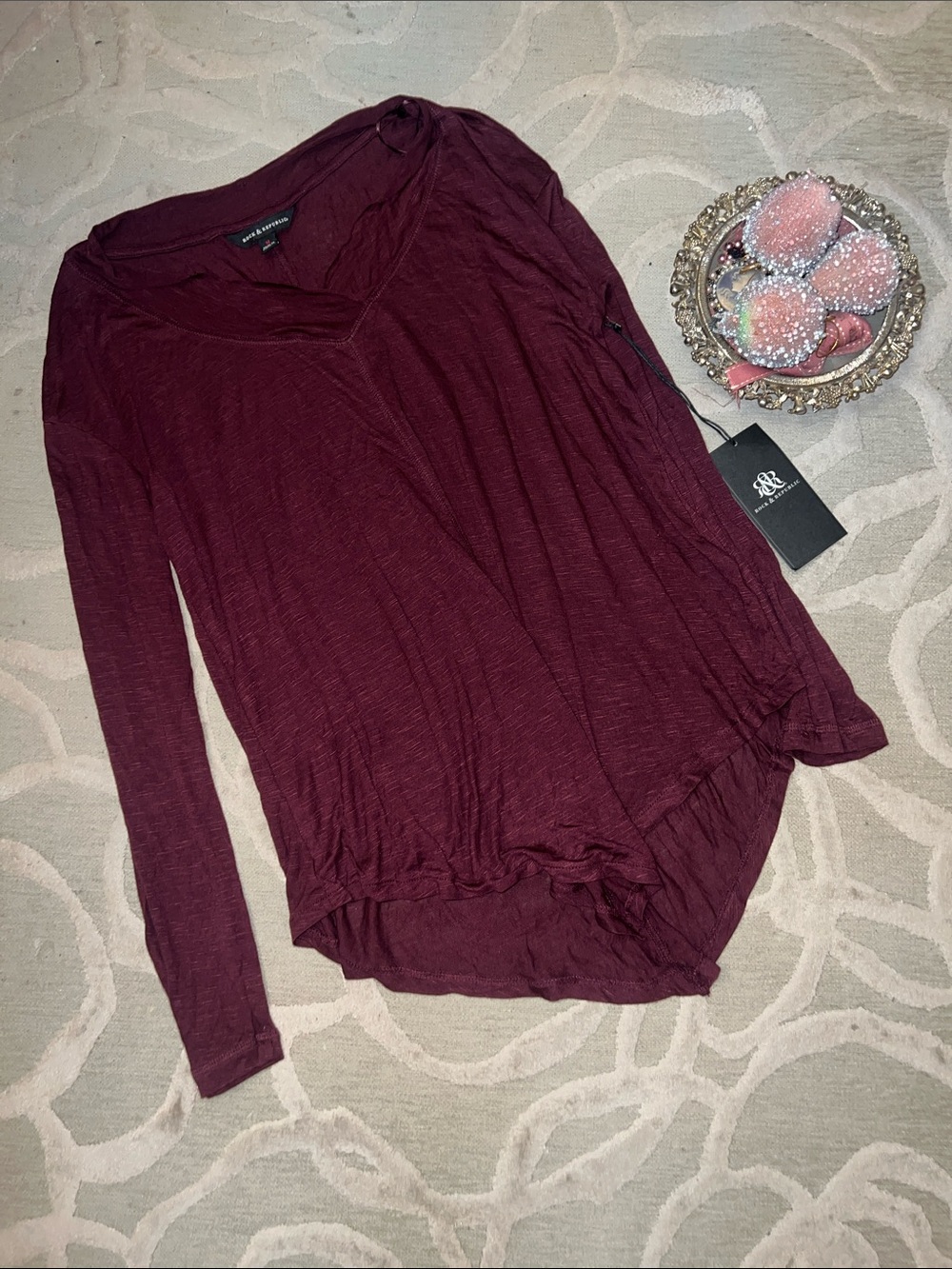 NWT🌷ROCK & REPUBLIC🌷Wine long sleeve flowy diagonal hem rayon knit top